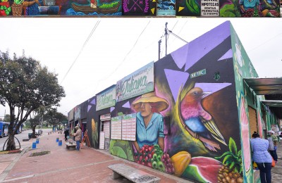 Color a la plaza de Machete y Boshingtown